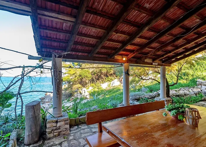 House Hidden Bay-one Bedroom With Terrace Ans Sea View